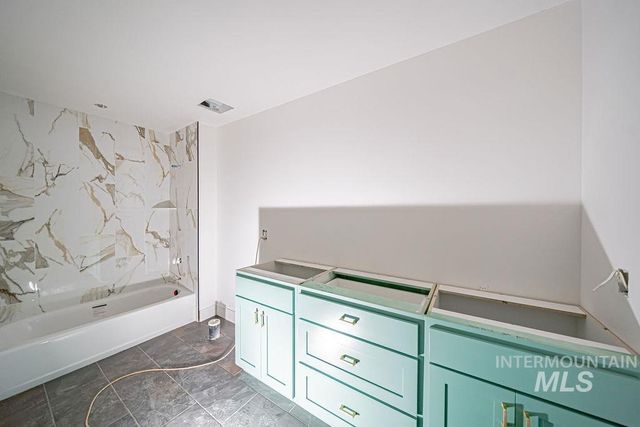 1631 Palm Springs Dr, Idaho Falls, ID 83404