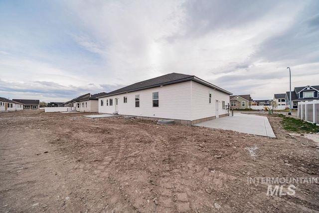 1631 Palm Springs Dr, Idaho Falls, ID 83404