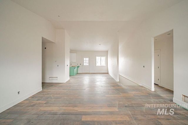 1631 Palm Springs Dr, Idaho Falls, ID 83404