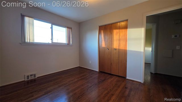 29120 Dover Avenue, Warren, MI 48088