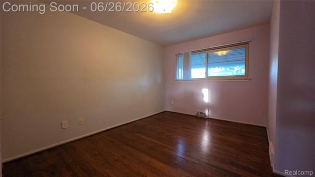 29120 Dover Avenue, Warren, MI 48088