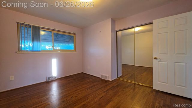 29120 Dover Avenue, Warren, MI 48088