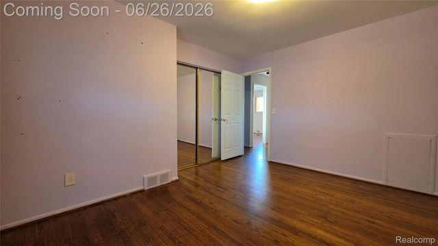 29120 Dover Avenue, Warren, MI 48088