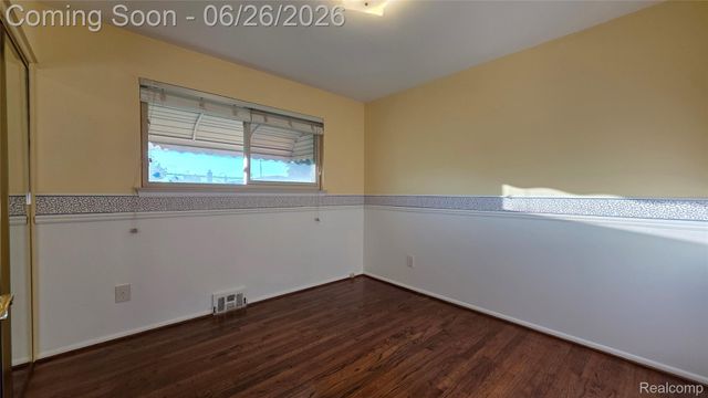29120 Dover Avenue, Warren, MI 48088