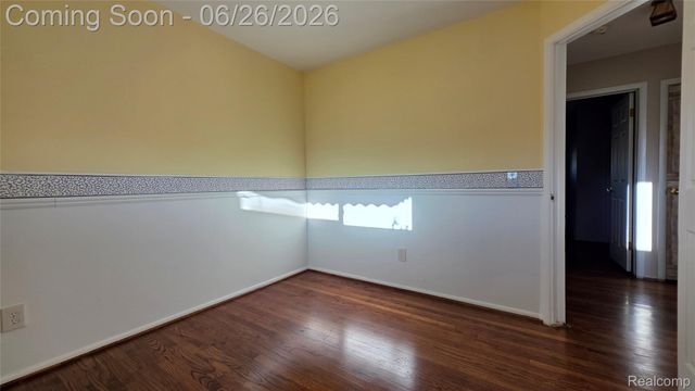 29120 Dover Avenue, Warren, MI 48088