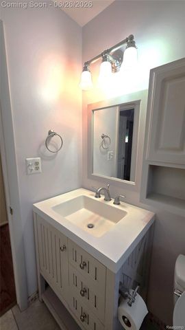 29120 Dover Avenue, Warren, MI 48088