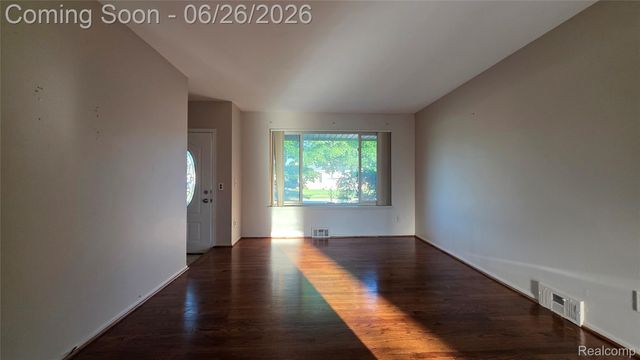29120 Dover Avenue, Warren, MI 48088