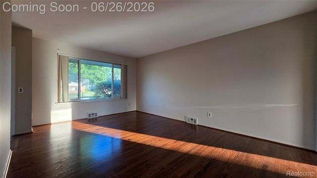 29120 Dover Avenue, Warren, MI 48088