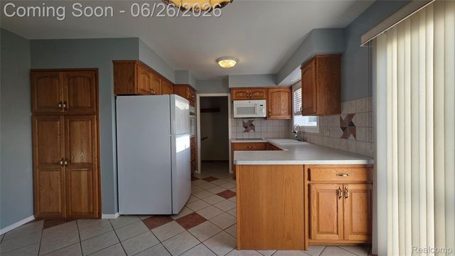 29120 Dover Avenue, Warren, MI 48088