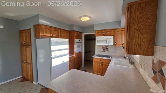 29120 Dover Avenue, Warren, MI 48088