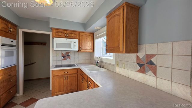 29120 Dover Avenue, Warren, MI 48088
