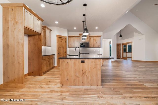 10104 N Hubble Street, Hayden, ID 83835