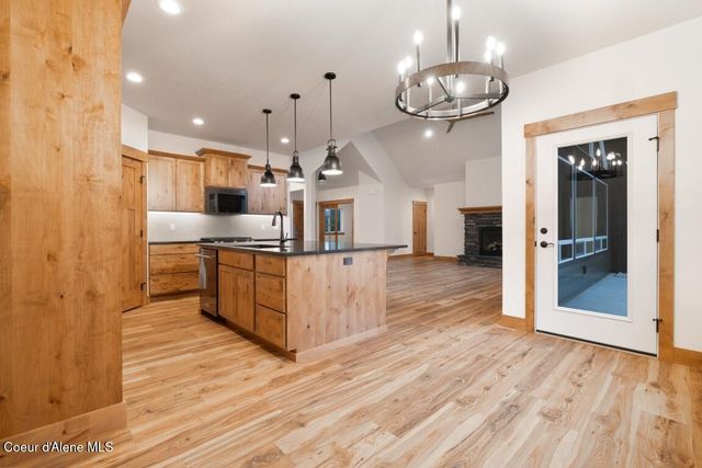 10104 N Hubble Street, Hayden, ID 83835