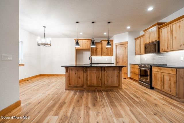 10104 N Hubble Street, Hayden, ID 83835