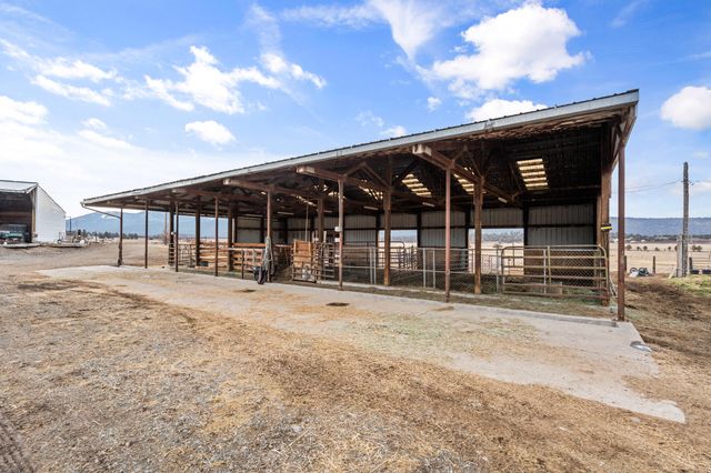 7122 E Langell Valley Road, Bonanza, OR 97623