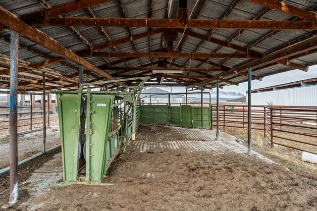 7122 E Langell Valley Road, Bonanza, OR 97623