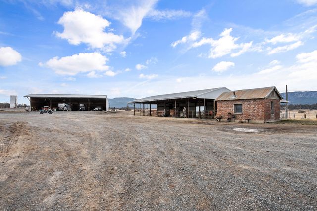 7122 E Langell Valley Road, Bonanza, OR 97623