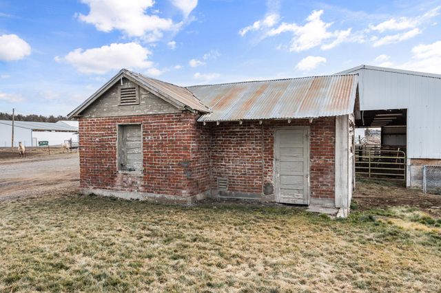 7122 E Langell Valley Road, Bonanza, OR 97623