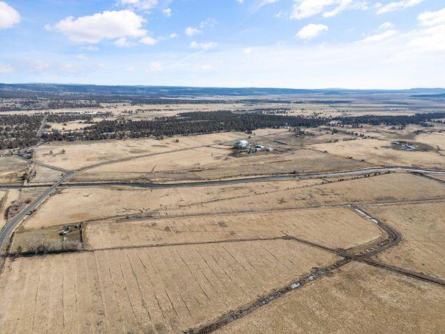 7122 E Langell Valley Road, Bonanza, OR 97623