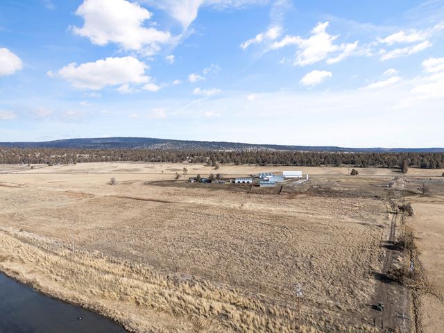 7122 E Langell Valley Road, Bonanza, OR 97623