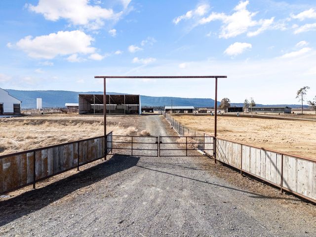 7122 E Langell Valley Road, Bonanza, OR 97623