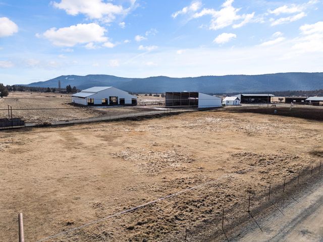 7122 E Langell Valley Road, Bonanza, OR 97623