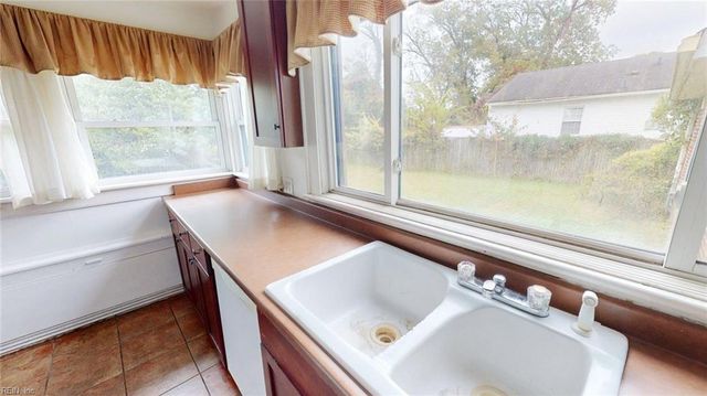 19 Magnolia PL, Hampton, VA 23669