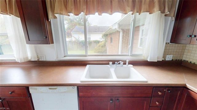 19 Magnolia PL, Hampton, VA 23669