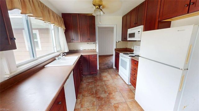 19 Magnolia PL, Hampton, VA 23669