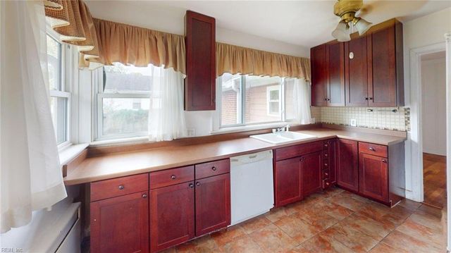 19 Magnolia PL, Hampton, VA 23669