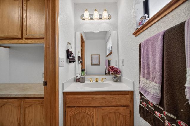 740 Lake Canyon Ave, Galt, CA 95632