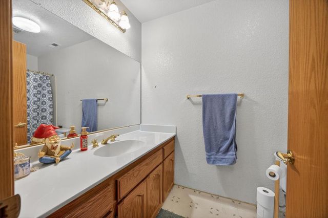 740 Lake Canyon Ave, Galt, CA 95632