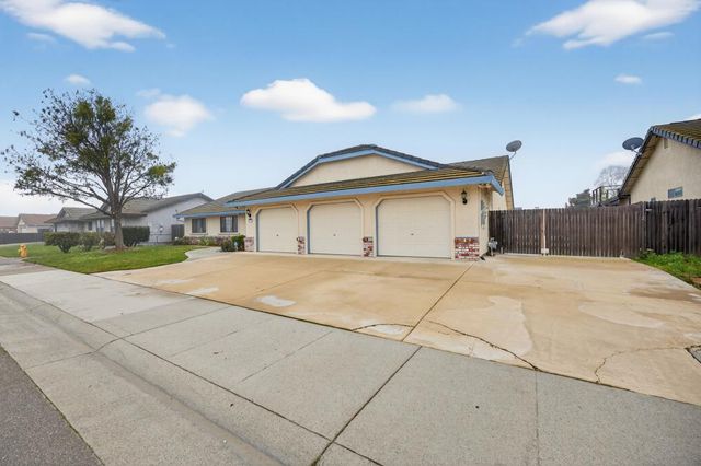 740 Lake Canyon Ave, Galt, CA 95632