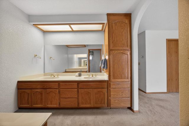 740 Lake Canyon Ave, Galt, CA 95632