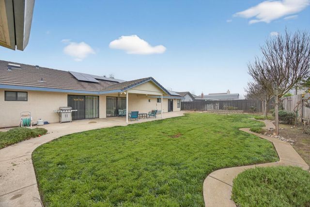 740 Lake Canyon Ave, Galt, CA 95632