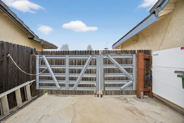 740 Lake Canyon Ave, Galt, CA 95632