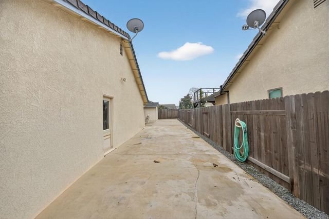 740 Lake Canyon Ave, Galt, CA 95632