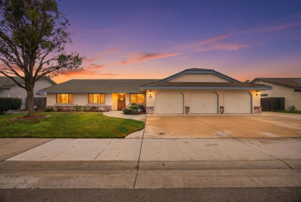 740 Lake Canyon Ave, Galt, CA 95632