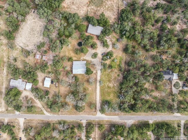 240 Oak Hollow, La Vernia, TX 78121