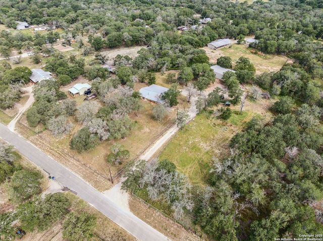 240 Oak Hollow, La Vernia, TX 78121