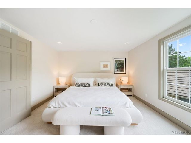 8024 S Oneida Ct, Centennial, CO 80112