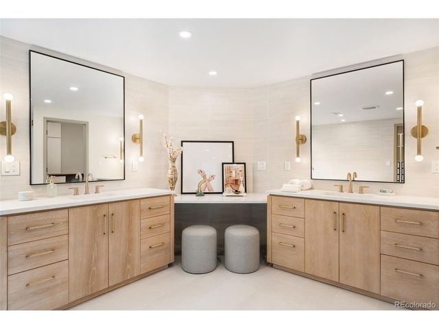 8024 S Oneida Ct, Centennial, CO 80112