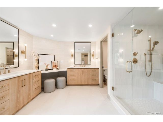 8024 S Oneida Ct, Centennial, CO 80112