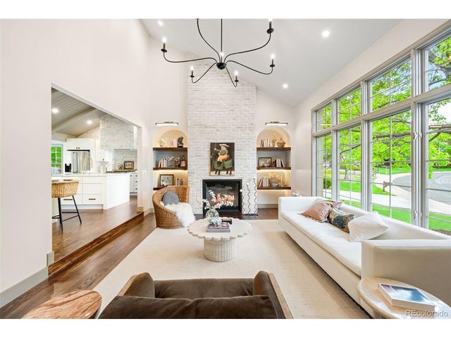 8024 S Oneida Ct, Centennial, CO 80112