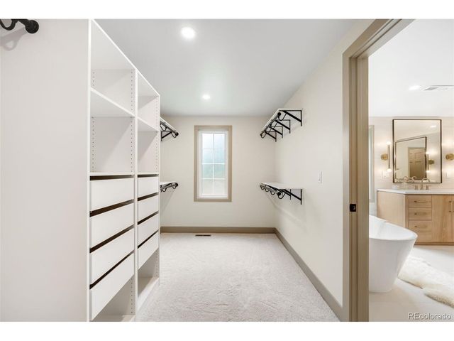 8024 S Oneida Ct, Centennial, CO 80112