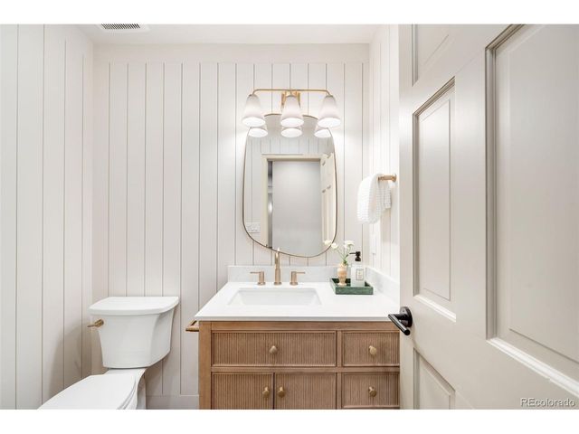8024 S Oneida Ct, Centennial, CO 80112