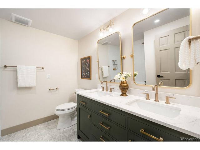 8024 S Oneida Ct, Centennial, CO 80112
