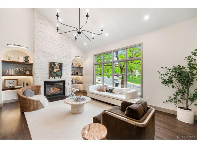 8024 S Oneida Ct, Centennial, CO 80112