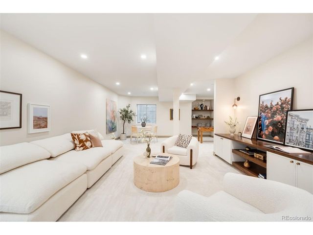 8024 S Oneida Ct, Centennial, CO 80112