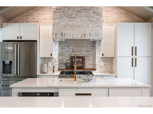 8024 S Oneida Ct, Centennial, CO 80112